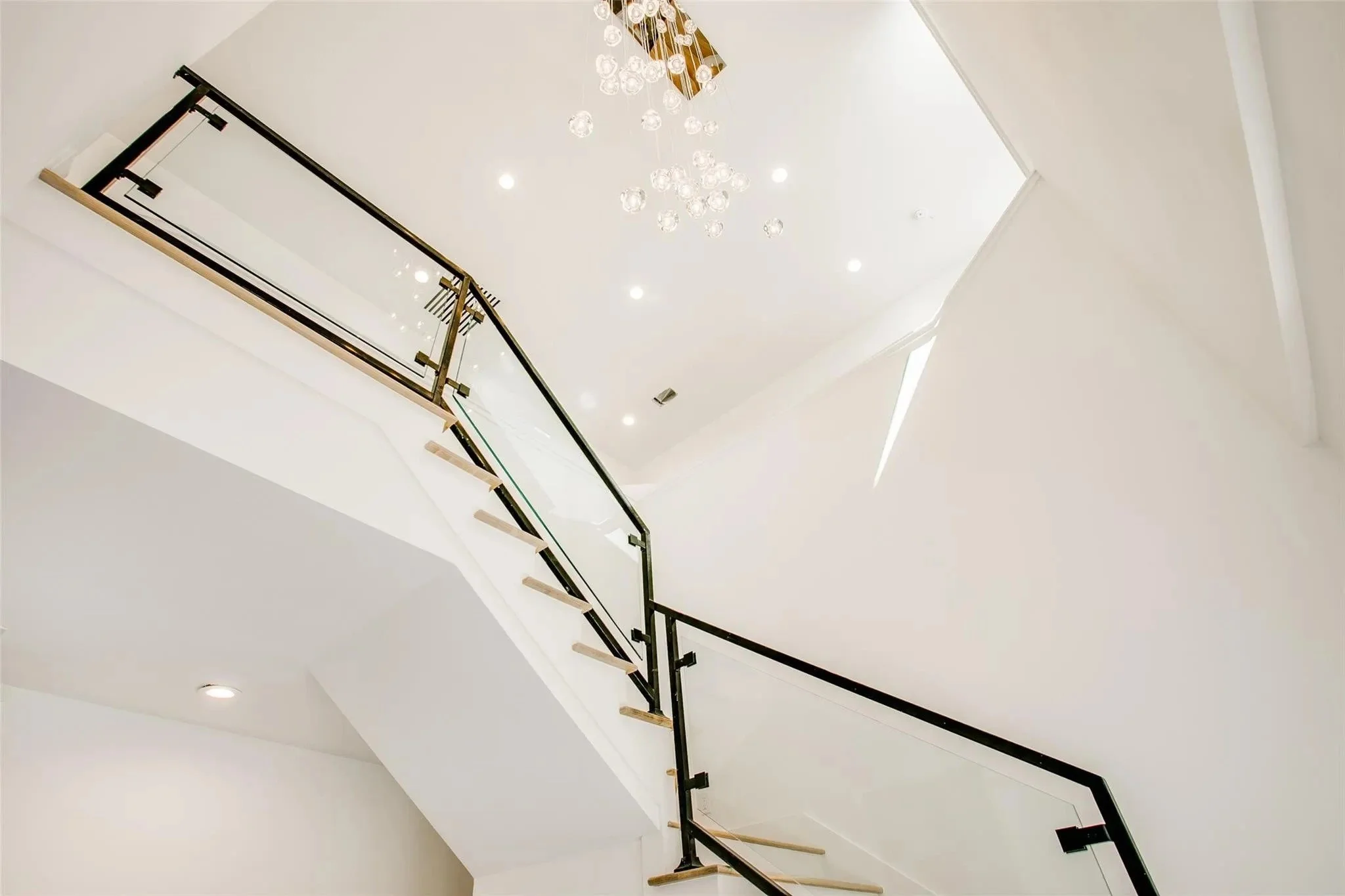 5629–5631 Winton Street, interior and exterior detail 2
