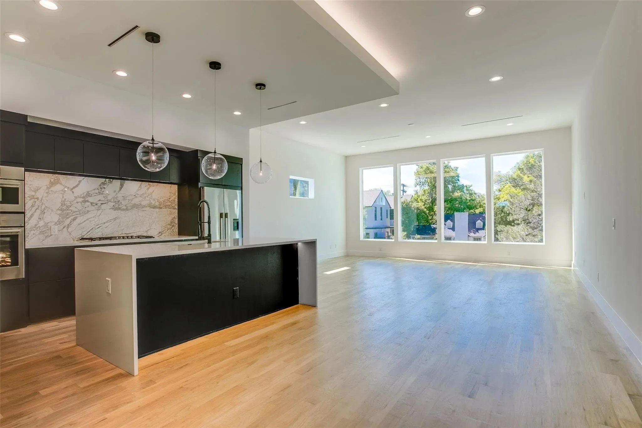 5629–5631 Winton Street, interior and exterior detail 4